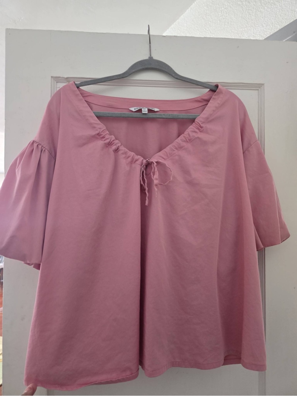 Elizabeth and James Dusty Rose Peasant Top with Tie Neck Size XXL